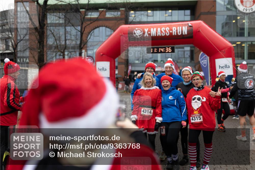 07.12.2025 - St. Pauli X-Mass-Run No. 15 Michael Strokosch http://msf.ph/oto/9363768 07.12.2025 12:14:34 Laufen 11, 14, 36, 4314, 4315, 1910, 381 meine-sportfotos.de