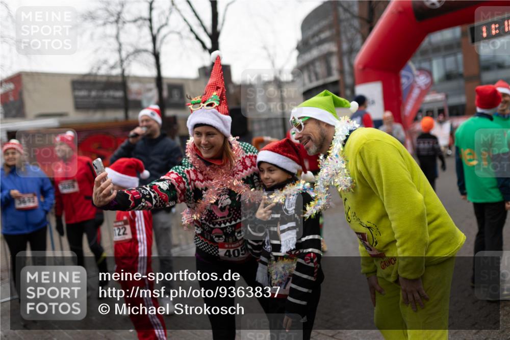 07.12.2025 - St. Pauli X-Mass-Run No. 15 Michael Strokosch http://msf.ph/oto/9363837 07.12.2025 12:16:47 Laufen 3633, 122, 405, 495 meine-sportfotos.de