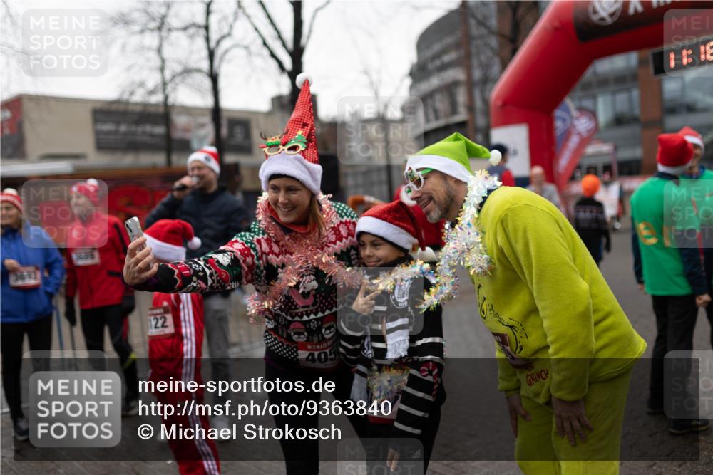 07.12.2025 - St. Pauli X-Mass-Run No. 15 Michael Strokosch http://msf.ph/oto/9363840 07.12.2025 12:16:47 Laufen 3632, 122, 405, 495 meine-sportfotos.de