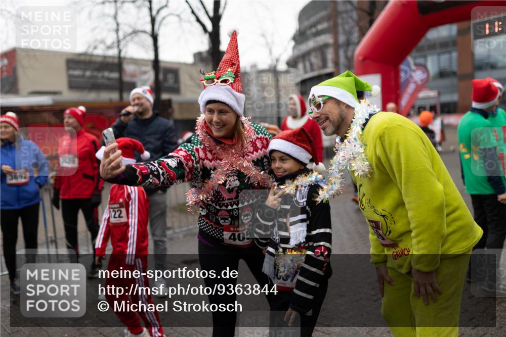 07.12.2025 - St. Pauli X-Mass-Run No. 15 Michael Strokosch http://msf.ph/oto/9363844 07.12.2025 12:16:47 Laufen 3692, 3609, 122, 405 meine-sportfotos.de
