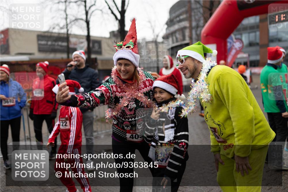 07.12.2025 - St. Pauli X-Mass-Run No. 15 Michael Strokosch http://msf.ph/oto/9363845 07.12.2025 12:16:47 Laufen 3692, 3639, 22, 405 meine-sportfotos.de