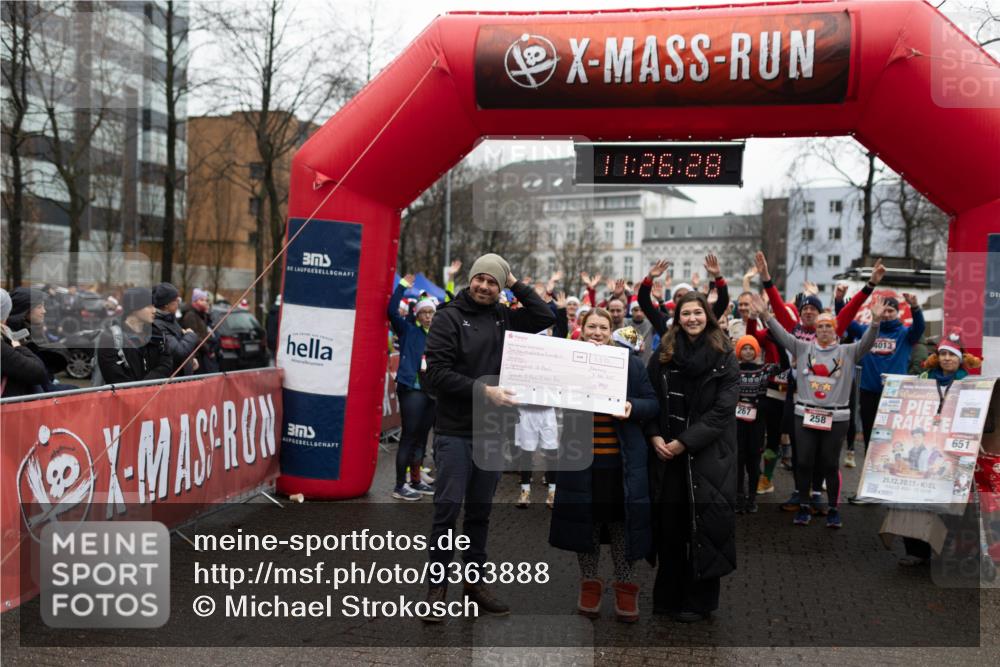 07.12.2025 - St. Pauli X-Mass-Run No. 15 Michael Strokosch http://msf.ph/oto/9363888 07.12.2025 12:26:26 Laufen 00, 26, 28, 267, 4013, 258, 651, 21, 12, 2025, 400, 15 meine-sportfotos.de