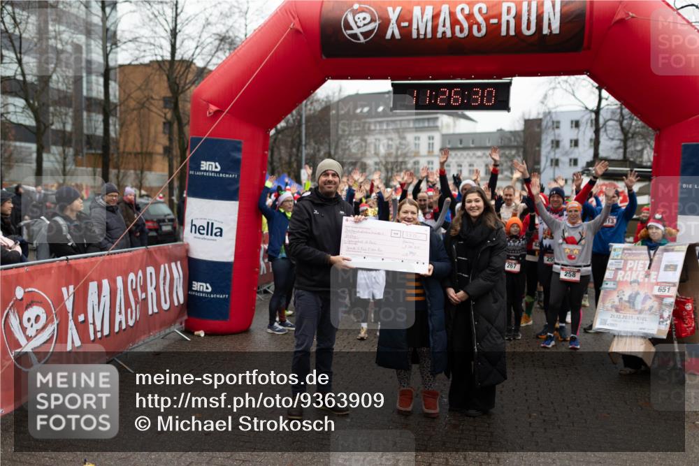 07.12.2025 - St. Pauli X-Mass-Run No. 15 Michael Strokosch http://msf.ph/oto/9363909 07.12.2025 12:26:27 Laufen 00, 26, 30, 267, 258, 21, 12, 2025, 400, 15, 651 meine-sportfotos.de