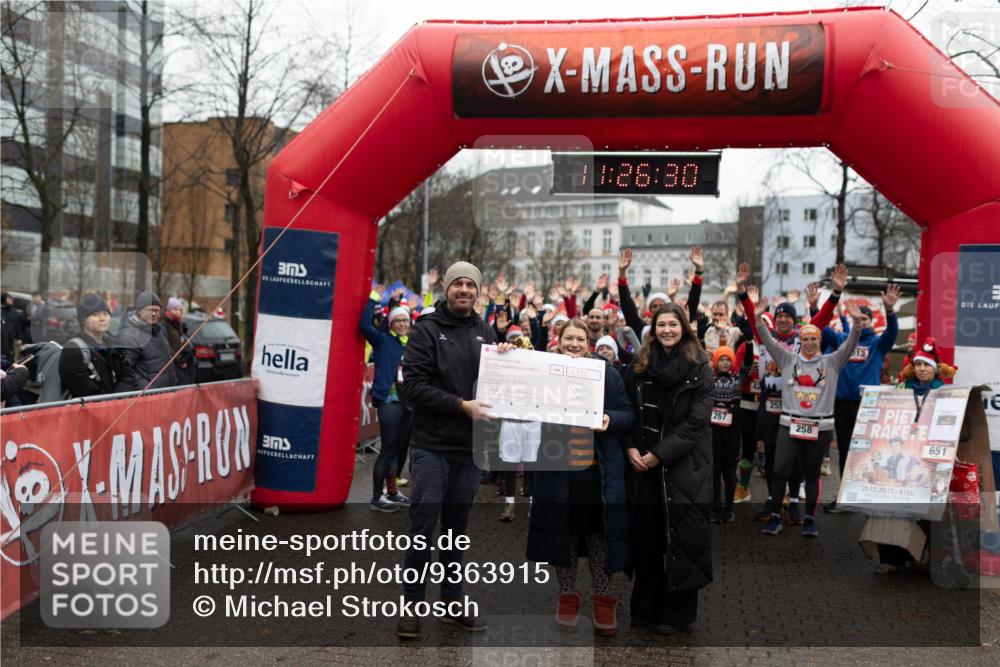07.12.2025 - St. Pauli X-Mass-Run No. 15 Michael Strokosch http://msf.ph/oto/9363915 07.12.2025 12:26:28 Laufen 9, 00, 28, 30, 3360, 13, 255, 267, 258, 21, 12, 2025, 651 meine-sportfotos.de