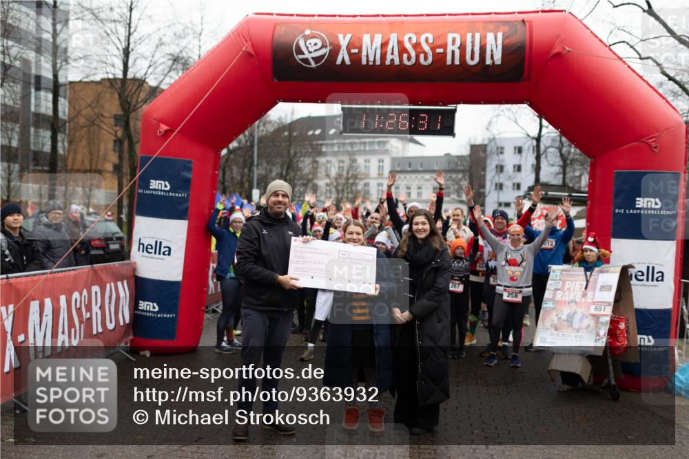 07.12.2025 - St. Pauli X-Mass-Run No. 15 Michael Strokosch http://msf.ph/oto/9363932 07.12.2025 12:26:29 Laufen 00, 28, 30, 267, 258, 013, 651, 21, 12, 2025 meine-sportfotos.de
