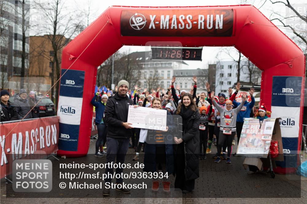 07.12.2025 - St. Pauli X-Mass-Run No. 15 Michael Strokosch http://msf.ph/oto/9363934 07.12.2025 12:26:29 Laufen 00, 28, 30, 267, 424, 258, 651, 21, 12, 2025 meine-sportfotos.de