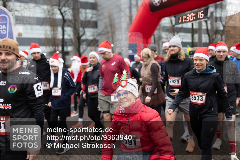 07.12.2025 - St. Pauli X-Mass-Run No. 15 Michael Strokosch http://msf.ph/oto/9363940 07.12.2025 12:30:14 Laufen 1910, 15, 1, 95, 778, 11, 30, 16, 8, 14, 2929, 15, 2591, 15, 3533 meine-sportfotos.de