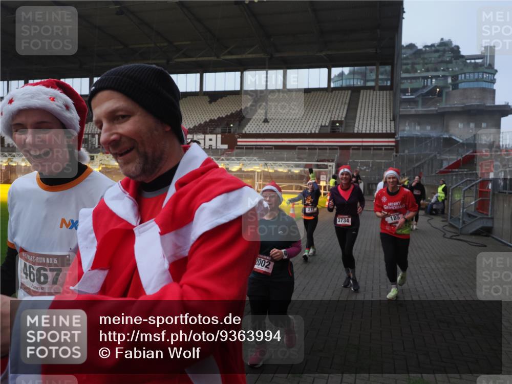 07.12.2025 - St. Pauli X-Mass-Run No. 15 Fabian Wolf http://msf.ph/oto/9363994 07.12.2025 10:03:43 Ziel 185, 213, 214, 358, 399, 940, 984, 1023, 1263, 1264, 1307, 1394, 1425, 1506, 1888, 2002, 2366, 2380, 3334, 3734, 4660, 4667, 4679, 4680 meine-sportfotos.de