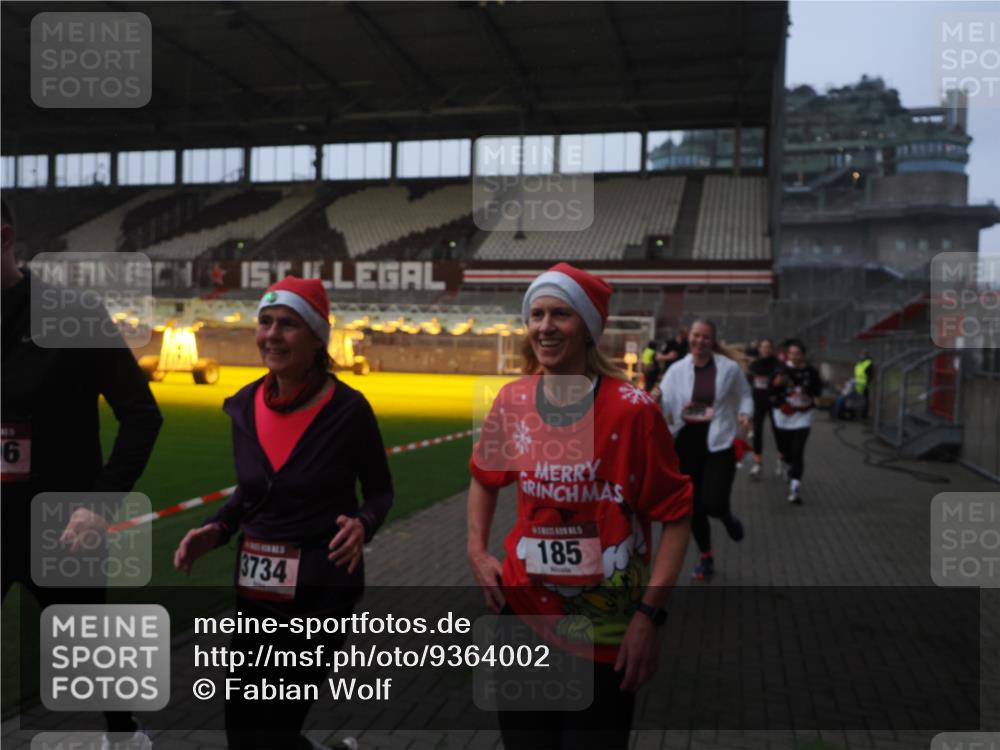 07.12.2025 - St. Pauli X-Mass-Run No. 15 Fabian Wolf http://msf.ph/oto/9364002 07.12.2025 10:03:45 Ziel 185, 213, 214, 358, 399, 940, 984, 1023, 1263, 1264, 1307, 1394, 1425, 1506, 1888, 2002, 2366, 2380, 3334, 3734, 4660, 4667, 4679, 4680 meine-sportfotos.de
