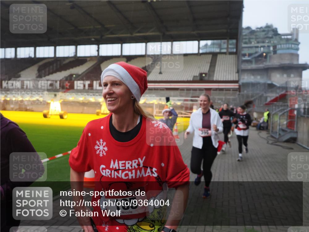 07.12.2025 - St. Pauli X-Mass-Run No. 15 Fabian Wolf http://msf.ph/oto/9364004 07.12.2025 10:03:45 Ziel 185, 213, 214, 358, 399, 940, 984, 1023, 1263, 1264, 1307, 1394, 1425, 1506, 1888, 2002, 2366, 2380, 3334, 3734, 4660, 4667, 4679, 4680 meine-sportfotos.de