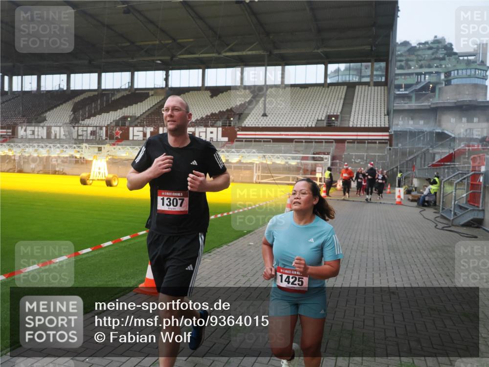 07.12.2025 - St. Pauli X-Mass-Run No. 15 Fabian Wolf http://msf.ph/oto/9364015 07.12.2025 10:03:50 Ziel 185, 213, 214, 399, 626, 628, 940, 1263, 1264, 1307, 1394, 1425, 1506, 2002, 2110, 2112, 2366, 2380, 3334, 3337, 3519, 3734, 4151, 4660, 4667, 4679, 4680 meine-sportfotos.de
