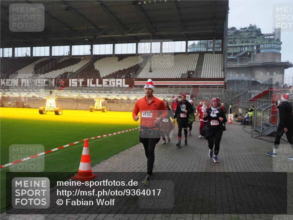 07.12.2025 - St. Pauli X-Mass-Run No. 15 Fabian Wolf http://msf.ph/oto/9364017 07.12.2025 10:03:57 Ziel 185, 399, 626, 628, 709, 1027, 1028, 1307, 1394, 1425, 1906, 2110, 2112, 2366, 3198, 3337, 3340, 3359, 3519, 3734, 4151 meine-sportfotos.de