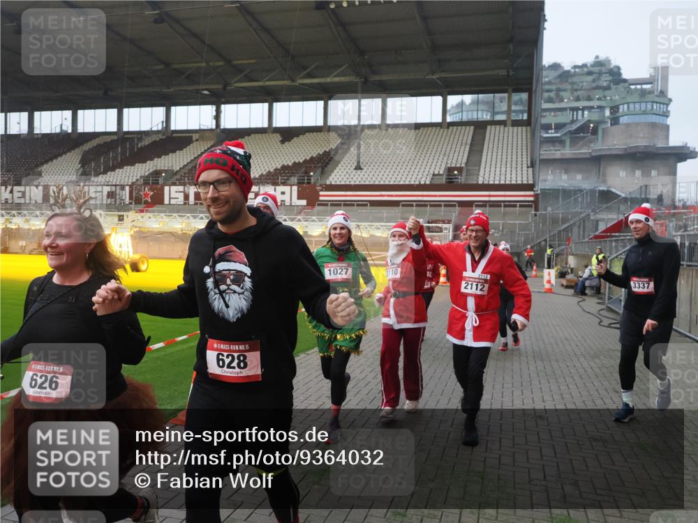 07.12.2025 - St. Pauli X-Mass-Run No. 15 Fabian Wolf http://msf.ph/oto/9364032 07.12.2025 10:04:00 Ziel 626, 628, 709, 1027, 1028, 1307, 1425, 1906, 2110, 2112, 3198, 3337, 3340, 3359, 3519, 4151 meine-sportfotos.de