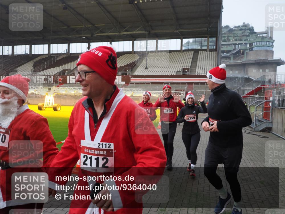 07.12.2025 - St. Pauli X-Mass-Run No. 15 Fabian Wolf http://msf.ph/oto/9364040 07.12.2025 10:04:01 Ziel 626, 628, 709, 1027, 1028, 1906, 2110, 2112, 3198, 3337, 3340, 3359, 3519, 4151 meine-sportfotos.de