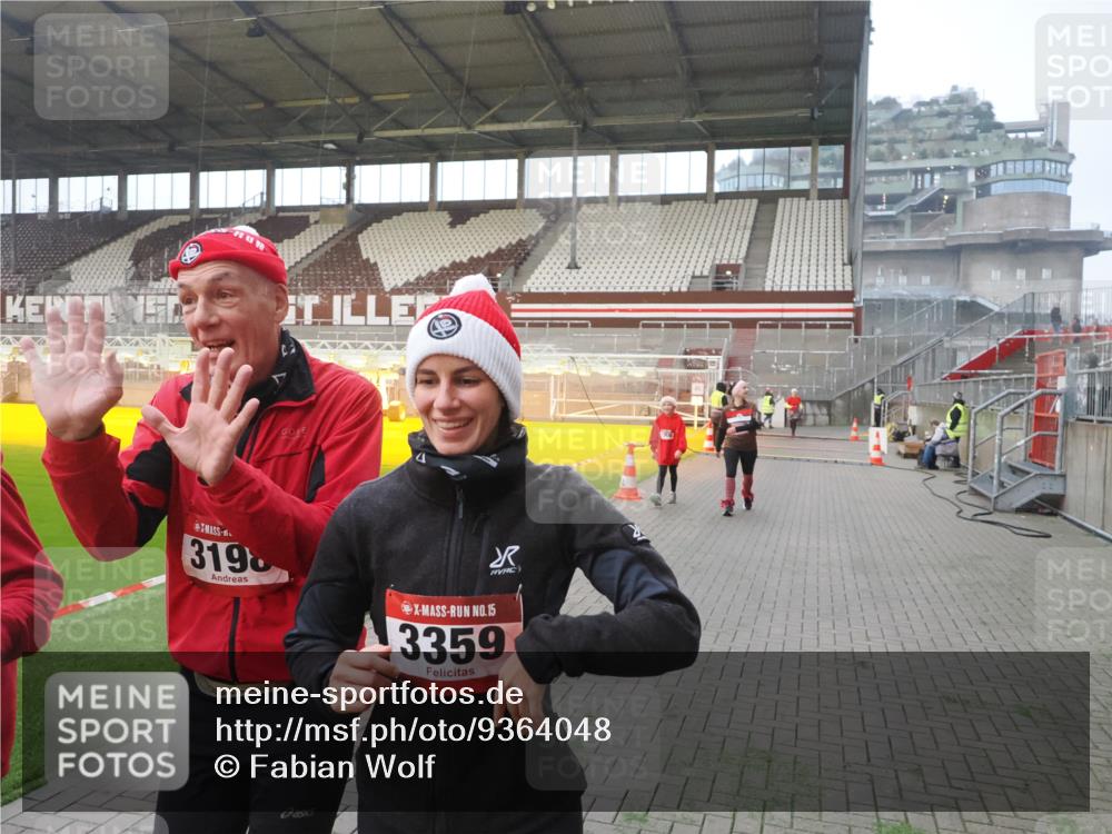 07.12.2025 - St. Pauli X-Mass-Run No. 15 Fabian Wolf http://msf.ph/oto/9364048 07.12.2025 10:04:03 Ziel 626, 628, 709, 1027, 1028, 1906, 2110, 2112, 3198, 3337, 3340, 3359, 3519, 4151 meine-sportfotos.de