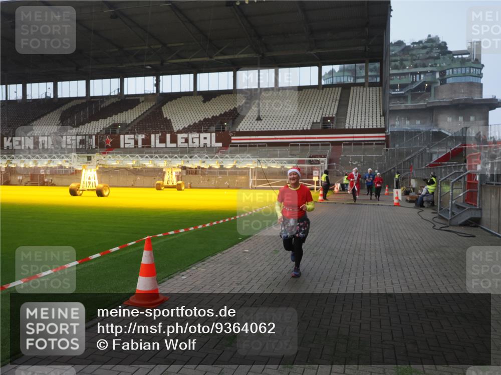 07.12.2025 - St. Pauli X-Mass-Run No. 15 Fabian Wolf http://msf.ph/oto/9364062 07.12.2025 10:04:12 Ziel 113, 709, 1302, 1712, 1738, 1906, 2454, 3198, 3340 meine-sportfotos.de