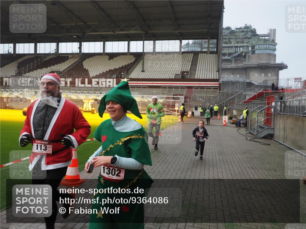 07.12.2025 - St. Pauli X-Mass-Run No. 15 Fabian Wolf http://msf.ph/oto/9364086 07.12.2025 10:04:21 Ziel 113, 1291, 1302, 1712, 1738, 2454, 3188, 4673 meine-sportfotos.de