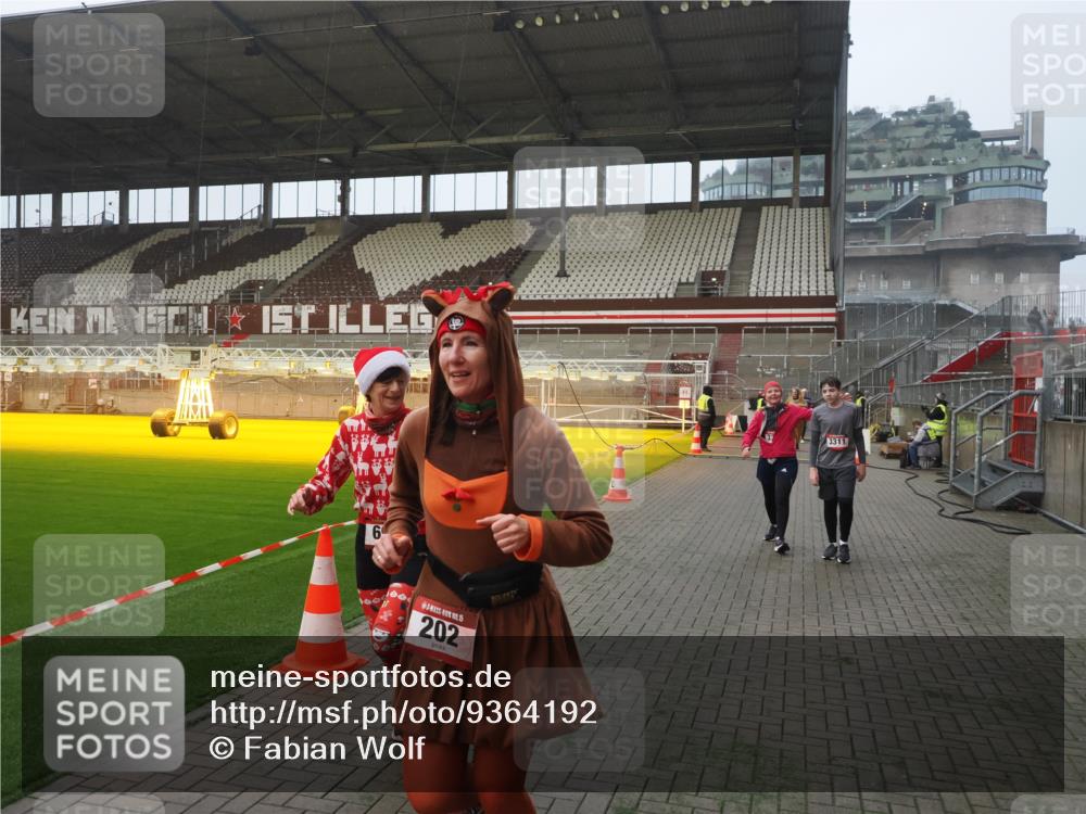 07.12.2025 - St. Pauli X-Mass-Run No. 15 Fabian Wolf http://msf.ph/oto/9364192 07.12.2025 10:05:08 Ziel 114, 202, 210, 292, 699, 1973, 1991, 2168, 2249, 2856, 2866, 3307, 3311 meine-sportfotos.de