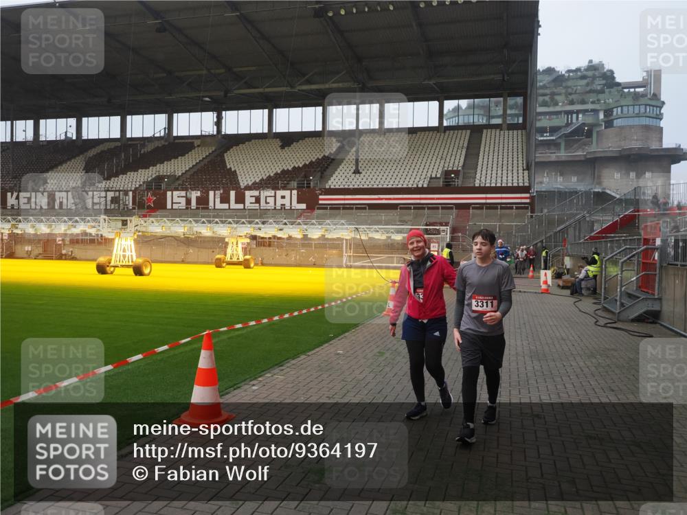 07.12.2025 - St. Pauli X-Mass-Run No. 15 Fabian Wolf http://msf.ph/oto/9364197 07.12.2025 10:05:11 Ziel 114, 202, 210, 292, 699, 1973, 1991, 2168, 2249, 2856, 2866, 3186, 3307, 3311 meine-sportfotos.de