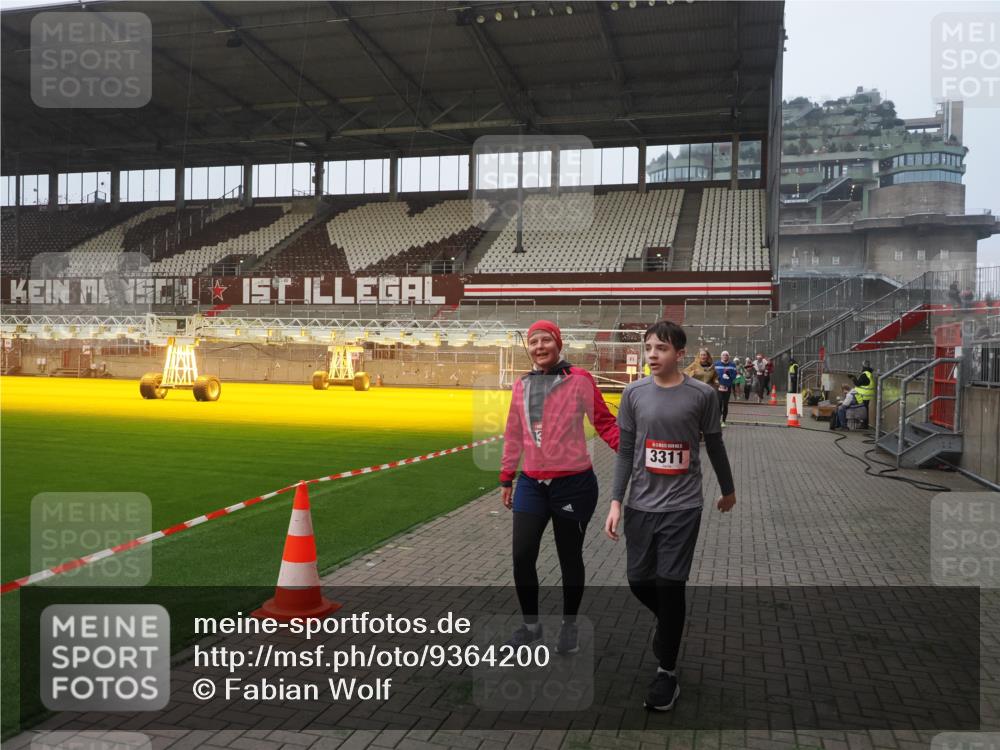 07.12.2025 - St. Pauli X-Mass-Run No. 15 Fabian Wolf http://msf.ph/oto/9364200 07.12.2025 10:05:11 Ziel 114, 202, 210, 292, 699, 1973, 1991, 2168, 2249, 2856, 2866, 3186, 3307, 3311 meine-sportfotos.de