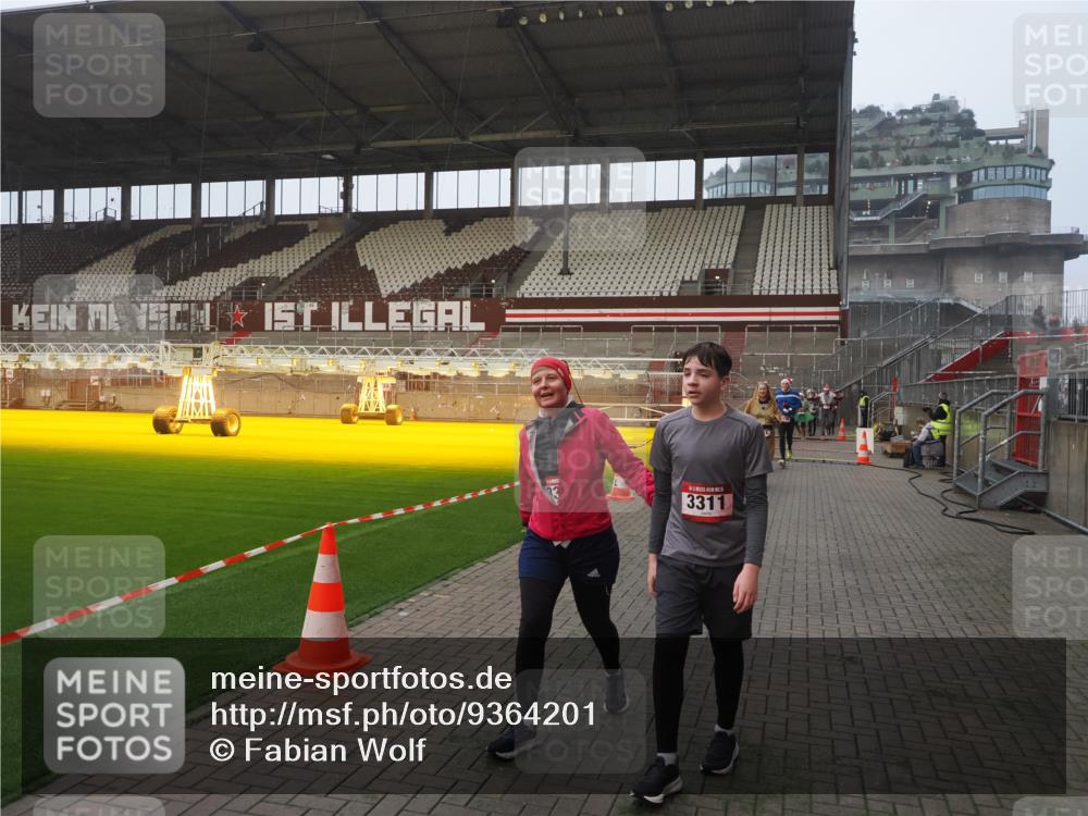 07.12.2025 - St. Pauli X-Mass-Run No. 15 Fabian Wolf http://msf.ph/oto/9364201 07.12.2025 10:05:12 Ziel 114, 202, 210, 292, 699, 1973, 1991, 2168, 2249, 2856, 2866, 3186, 3307, 3311 meine-sportfotos.de