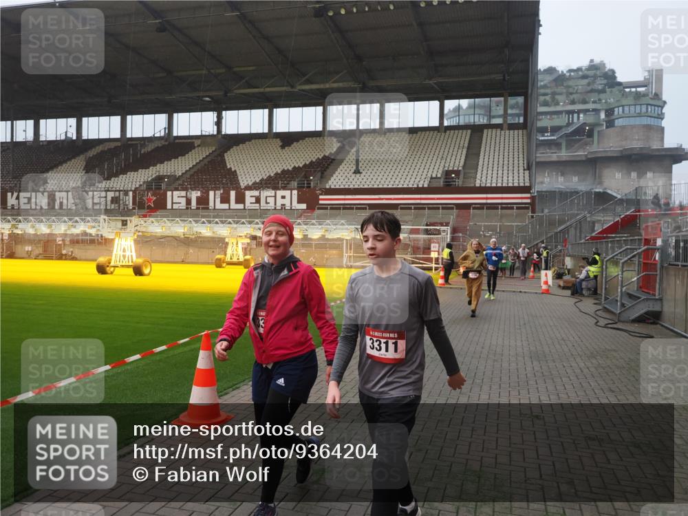 07.12.2025 - St. Pauli X-Mass-Run No. 15 Fabian Wolf http://msf.ph/oto/9364204 07.12.2025 10:05:12 Ziel 114, 202, 210, 292, 699, 1973, 1991, 2168, 2249, 2856, 2866, 3186, 3307, 3311 meine-sportfotos.de