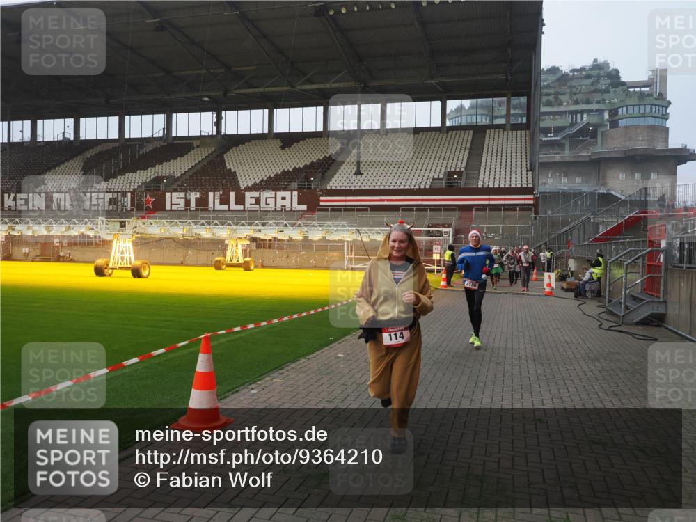 07.12.2025 - St. Pauli X-Mass-Run No. 15 Fabian Wolf http://msf.ph/oto/9364210 07.12.2025 10:05:15 Ziel 114, 202, 210, 292, 699, 1121, 1481, 1661, 1761, 2856, 2866, 3186, 3307, 3311, 4036 meine-sportfotos.de
