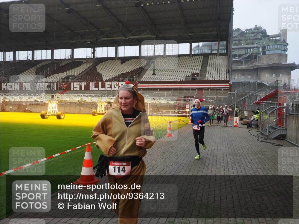 07.12.2025 - St. Pauli X-Mass-Run No. 15 Fabian Wolf http://msf.ph/oto/9364213 07.12.2025 10:05:15 Ziel 114, 202, 210, 292, 699, 1121, 1481, 1661, 1761, 2856, 2866, 3186, 3307, 3311, 4036 meine-sportfotos.de
