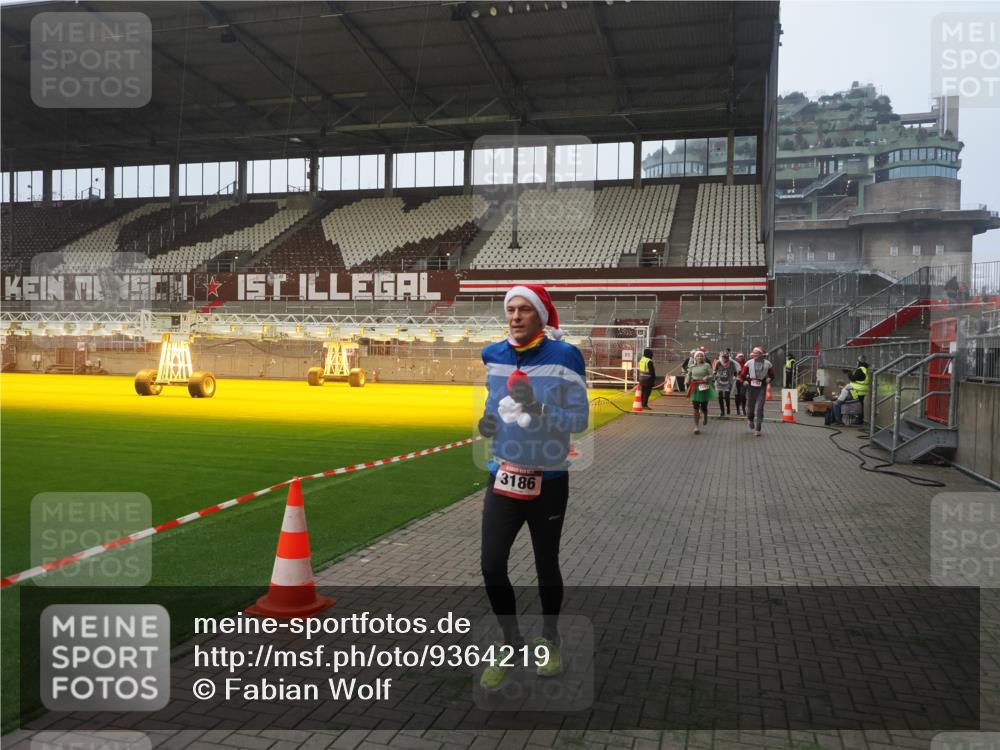07.12.2025 - St. Pauli X-Mass-Run No. 15 Fabian Wolf http://msf.ph/oto/9364219 07.12.2025 10:05:17 Ziel 114, 202, 210, 292, 543, 699, 1121, 1481, 1661, 1761, 2856, 2866, 3186, 3307, 3311, 3386, 4036 meine-sportfotos.de