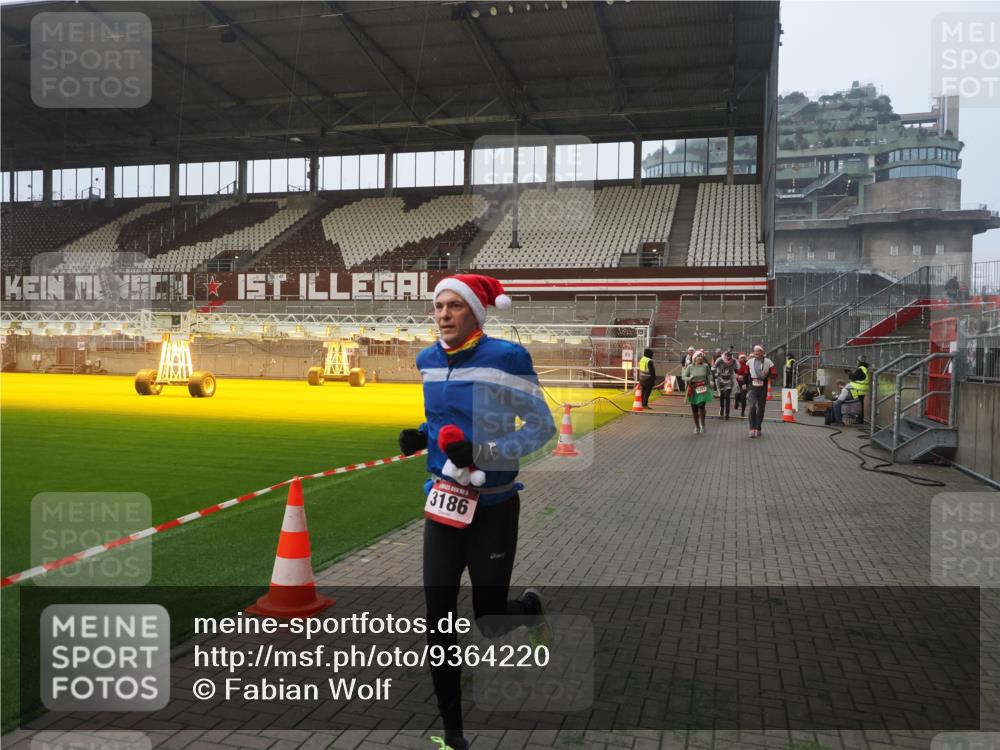 07.12.2025 - St. Pauli X-Mass-Run No. 15 Fabian Wolf http://msf.ph/oto/9364220 07.12.2025 10:05:17 Ziel 114, 202, 210, 292, 543, 699, 1121, 1481, 1661, 1761, 2856, 2866, 3186, 3307, 3311, 3386, 4036 meine-sportfotos.de