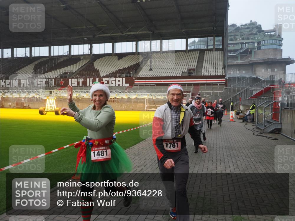 07.12.2025 - St. Pauli X-Mass-Run No. 15 Fabian Wolf http://msf.ph/oto/9364228 07.12.2025 10:05:22 Ziel 114, 543, 668, 950, 1121, 1316, 1374, 1481, 1661, 1761, 3186, 3386, 4036, 4556, 4558 meine-sportfotos.de