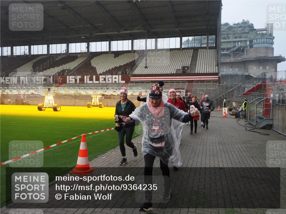 07.12.2025 - St. Pauli X-Mass-Run No. 15 Fabian Wolf http://msf.ph/oto/9364235 07.12.2025 10:05:23 Ziel 114, 543, 668, 950, 1121, 1316, 1374, 1481, 1661, 1761, 3186, 3386, 4036, 4556, 4558 meine-sportfotos.de