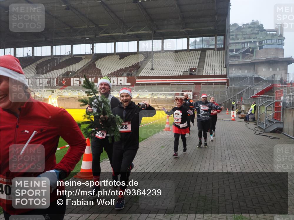 07.12.2025 - St. Pauli X-Mass-Run No. 15 Fabian Wolf http://msf.ph/oto/9364239 07.12.2025 10:05:25 Ziel 114, 543, 668, 950, 1121, 1316, 1374, 1481, 1661, 1761, 3186, 3386, 4036, 4556, 4558 meine-sportfotos.de