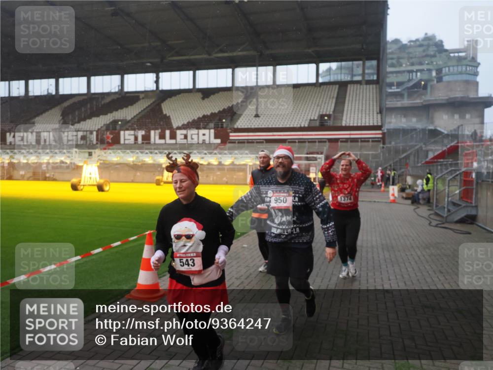 07.12.2025 - St. Pauli X-Mass-Run No. 15 Fabian Wolf http://msf.ph/oto/9364247 07.12.2025 10:05:26 Ziel 114, 543, 668, 950, 1121, 1316, 1374, 1481, 1661, 1761, 3186, 3386, 4036, 4556, 4558 meine-sportfotos.de