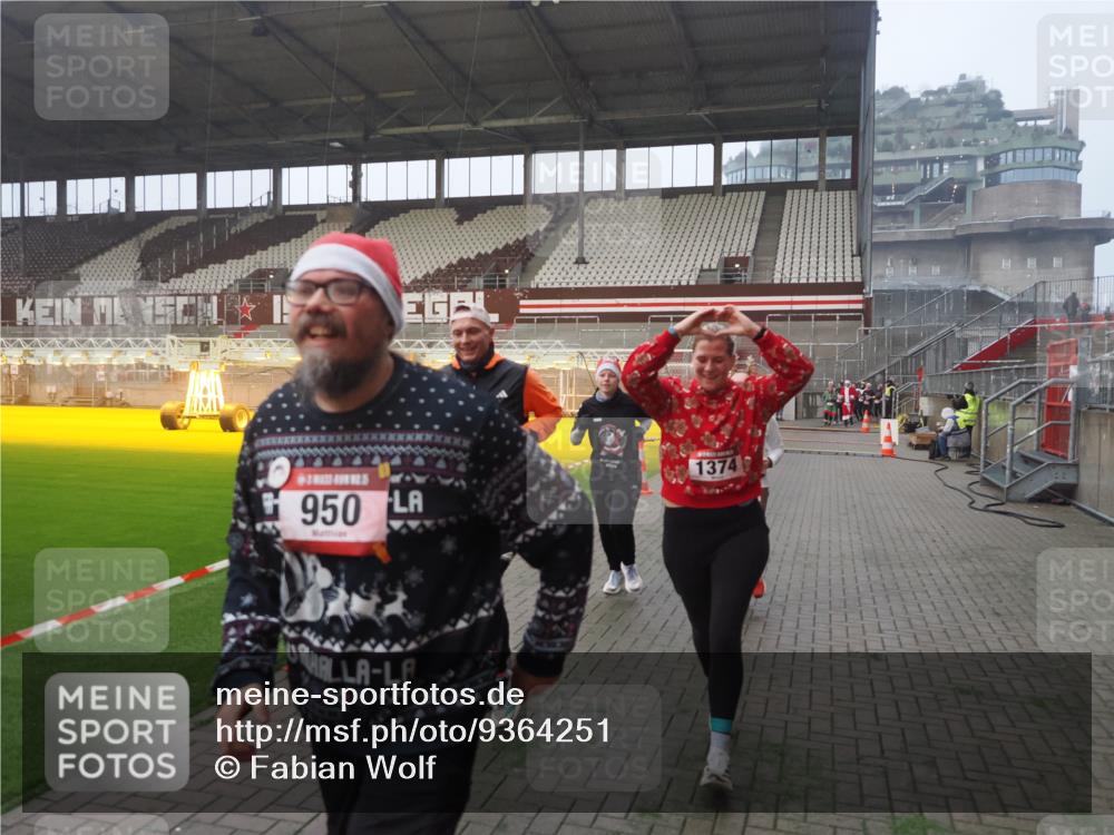 07.12.2025 - St. Pauli X-Mass-Run No. 15 Fabian Wolf http://msf.ph/oto/9364251 07.12.2025 10:05:27 Ziel 114, 543, 668, 950, 1121, 1316, 1374, 1481, 1661, 1761, 3186, 3386, 4036, 4556, 4558 meine-sportfotos.de