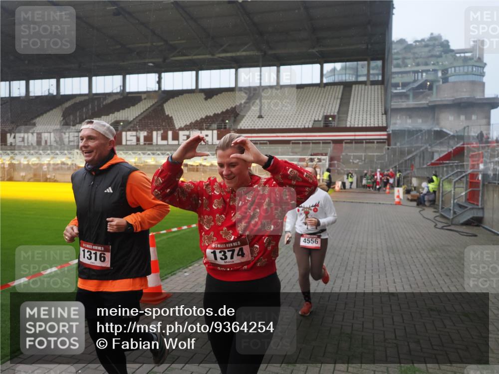 07.12.2025 - St. Pauli X-Mass-Run No. 15 Fabian Wolf http://msf.ph/oto/9364254 07.12.2025 10:05:28 Ziel 114, 543, 668, 950, 1121, 1316, 1374, 1481, 1661, 1761, 3186, 3386, 4036, 4556, 4558 meine-sportfotos.de