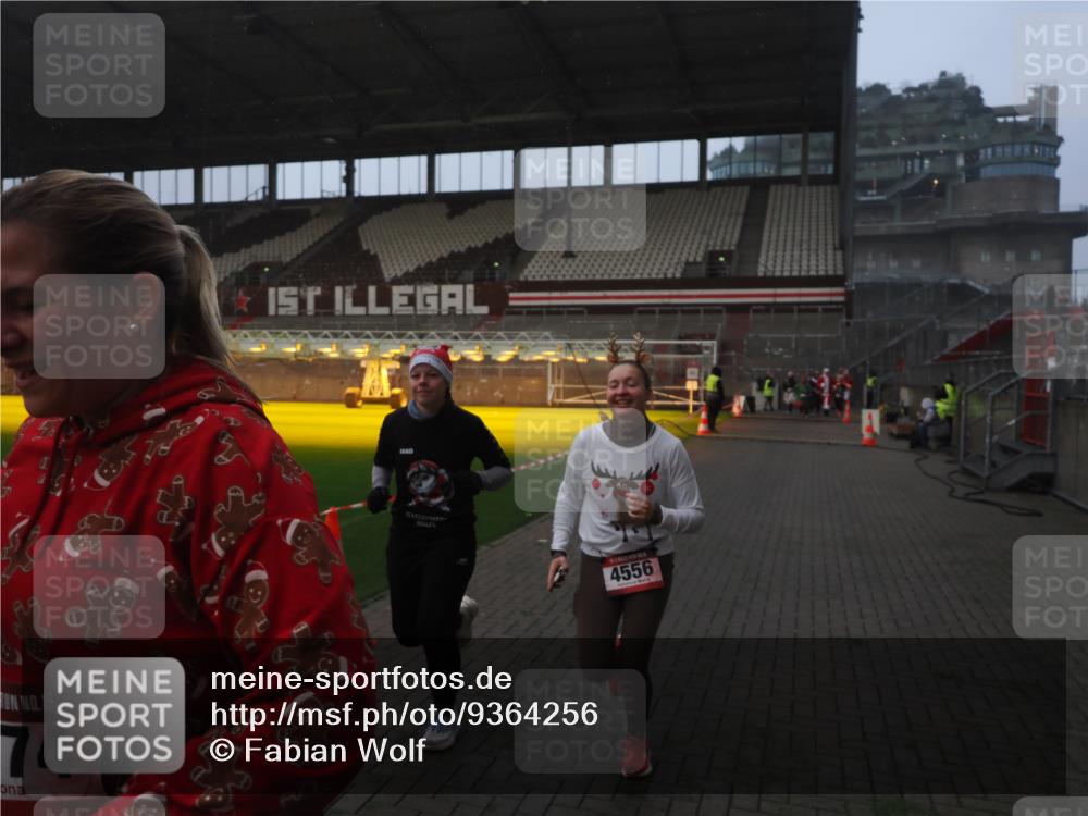 07.12.2025 - St. Pauli X-Mass-Run No. 15 Fabian Wolf http://msf.ph/oto/9364256 07.12.2025 10:05:28 Ziel 114, 543, 668, 950, 1121, 1316, 1374, 1481, 1661, 1761, 3186, 3386, 4036, 4556, 4558 meine-sportfotos.de