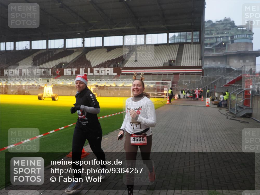 07.12.2025 - St. Pauli X-Mass-Run No. 15 Fabian Wolf http://msf.ph/oto/9364257 07.12.2025 10:05:28 Ziel 114, 543, 668, 950, 1121, 1316, 1374, 1481, 1661, 1761, 3186, 3386, 4036, 4556, 4558 meine-sportfotos.de
