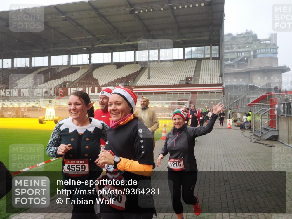 07.12.2025 - St. Pauli X-Mass-Run No. 15 Fabian Wolf http://msf.ph/oto/9364281 07.12.2025 10:05:43 Ziel 2, 3, 54, 123, 363, 385, 512, 945, 1215, 1222, 1789, 1791, 3231, 4194, 4195, 4552, 4555, 4559, 4560 meine-sportfotos.de