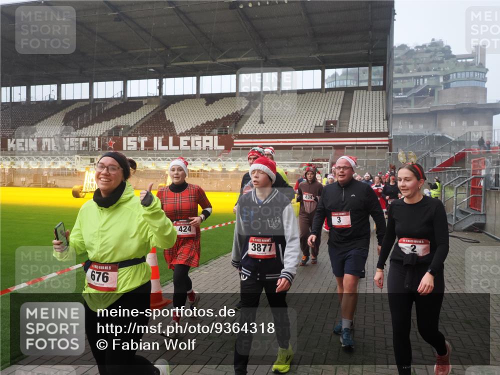 07.12.2025 - St. Pauli X-Mass-Run No. 15 Fabian Wolf http://msf.ph/oto/9364318 07.12.2025 10:06:01 Ziel 2, 3, 148, 180, 424, 468, 676, 805, 834, 1788, 1789, 1791, 2756, 2757, 2894, 2968, 3093, 3172, 3196, 3812, 3814, 3857, 3859, 3877, 4194, 4195, 4235, 4236, 4237, 4246, 4251 meine-sportfotos.de