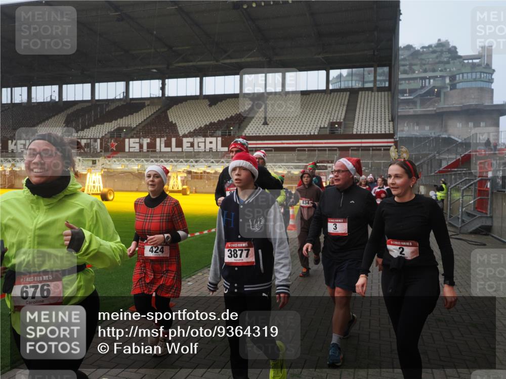 07.12.2025 - St. Pauli X-Mass-Run No. 15 Fabian Wolf http://msf.ph/oto/9364319 07.12.2025 10:06:01 Ziel 2, 3, 148, 180, 424, 468, 676, 805, 834, 1788, 1789, 1791, 2756, 2757, 2894, 2968, 3093, 3172, 3196, 3812, 3814, 3857, 3859, 3877, 4194, 4195, 4235, 4236, 4237, 4246, 4251 meine-sportfotos.de
