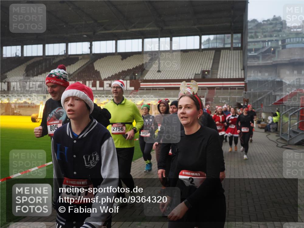 07.12.2025 - St. Pauli X-Mass-Run No. 15 Fabian Wolf http://msf.ph/oto/9364320 07.12.2025 10:06:02 Ziel 148, 180, 424, 468, 676, 805, 834, 1788, 1791, 2756, 2757, 2894, 2968, 3093, 3172, 3196, 3812, 3814, 3857, 3859, 3877, 4194, 4235, 4236, 4237, 4246, 4251 meine-sportfotos.de
