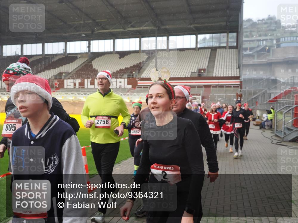 07.12.2025 - St. Pauli X-Mass-Run No. 15 Fabian Wolf http://msf.ph/oto/9364321 07.12.2025 10:06:02 Ziel 148, 180, 424, 468, 676, 805, 834, 1788, 1791, 2756, 2757, 2894, 2968, 3093, 3172, 3196, 3812, 3814, 3857, 3859, 3877, 4194, 4235, 4236, 4237, 4246, 4251 meine-sportfotos.de