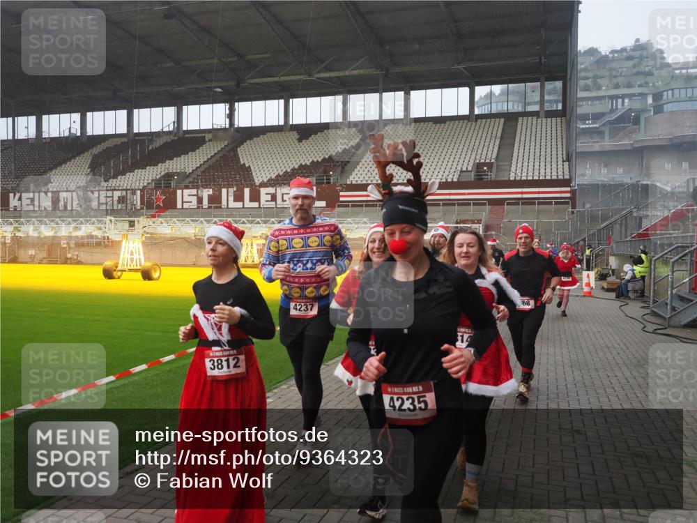 07.12.2025 - St. Pauli X-Mass-Run No. 15 Fabian Wolf http://msf.ph/oto/9364323 07.12.2025 10:06:04 Ziel 148, 180, 424, 468, 676, 805, 834, 967, 969, 1788, 2756, 2757, 2894, 2968, 3093, 3172, 3196, 3812, 3814, 3857, 3859, 3877, 4235, 4236, 4237, 4246, 4251 meine-sportfotos.de