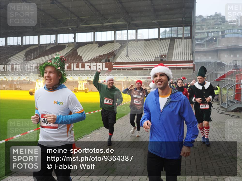 07.12.2025 - St. Pauli X-Mass-Run No. 15 Fabian Wolf http://msf.ph/oto/9364387 07.12.2025 10:06:18 Ziel 34, 127, 148, 187, 468, 893, 967, 969, 1119, 1788, 1832, 1937, 1946, 2894, 2968, 3093, 3196, 4246, 4251, 4657, 4665, 4670, 4672, 4676, 4677, 4736, 4739 meine-sportfotos.de