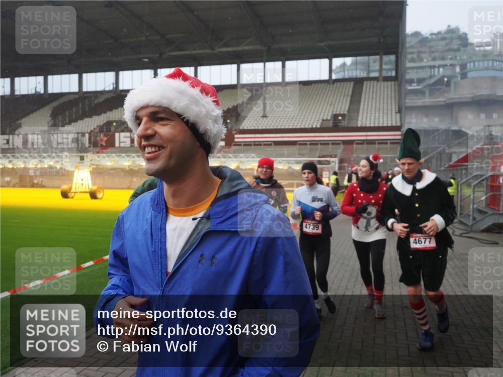 07.12.2025 - St. Pauli X-Mass-Run No. 15 Fabian Wolf http://msf.ph/oto/9364390 07.12.2025 10:06:18 Ziel 34, 127, 148, 187, 468, 893, 967, 969, 1119, 1788, 1832, 1937, 1946, 2894, 2968, 3093, 3196, 4246, 4251, 4657, 4665, 4670, 4672, 4676, 4677, 4736, 4739 meine-sportfotos.de
