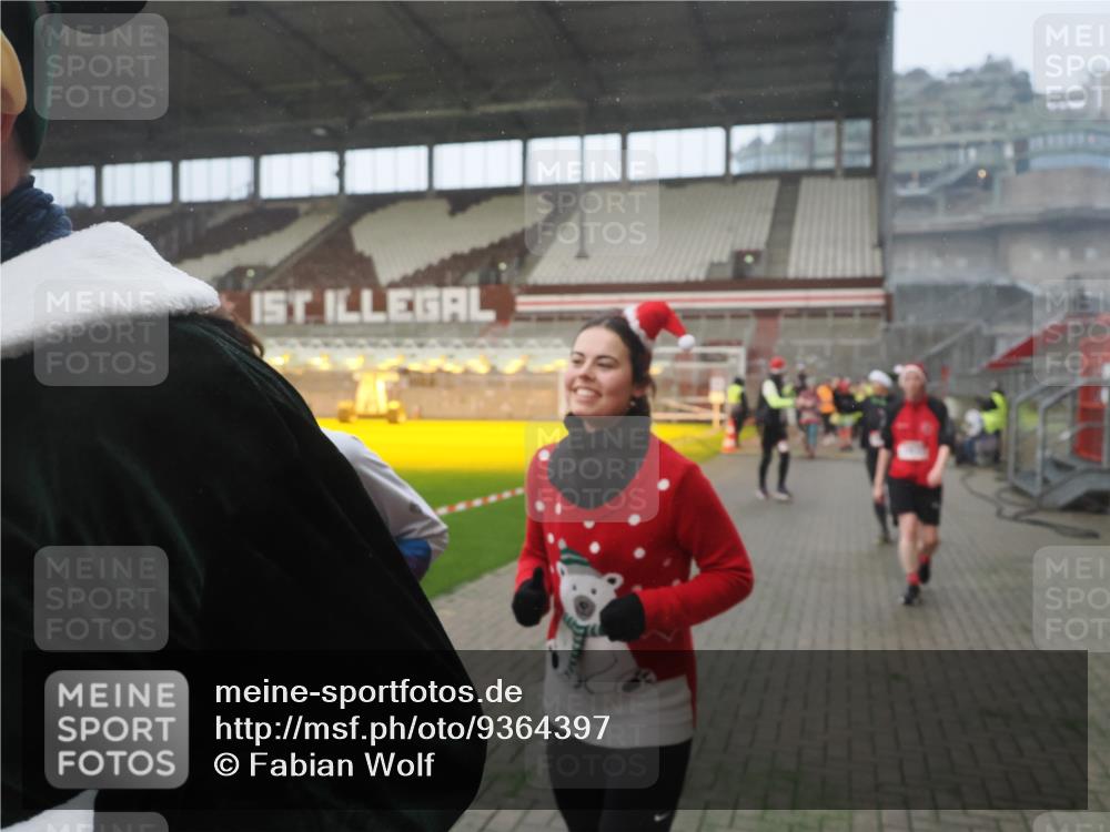 07.12.2025 - St. Pauli X-Mass-Run No. 15 Fabian Wolf http://msf.ph/oto/9364397 07.12.2025 10:06:20 Ziel 34, 127, 148, 187, 893, 967, 969, 1119, 1369, 1479, 1480, 1832, 1937, 1946, 2894, 2968, 3196, 4246, 4657, 4665, 4670, 4672, 4676, 4677, 4736, 4739 meine-sportfotos.de