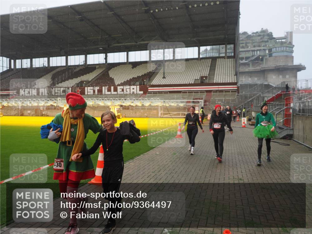 07.12.2025 - St. Pauli X-Mass-Run No. 15 Fabian Wolf http://msf.ph/oto/9364497 07.12.2025 10:06:49 Ziel 150, 217, 366, 867, 1007, 1103, 1505, 1735, 2129, 3189, 3330, 3333, 3970, 3971, 4735, 4738 meine-sportfotos.de