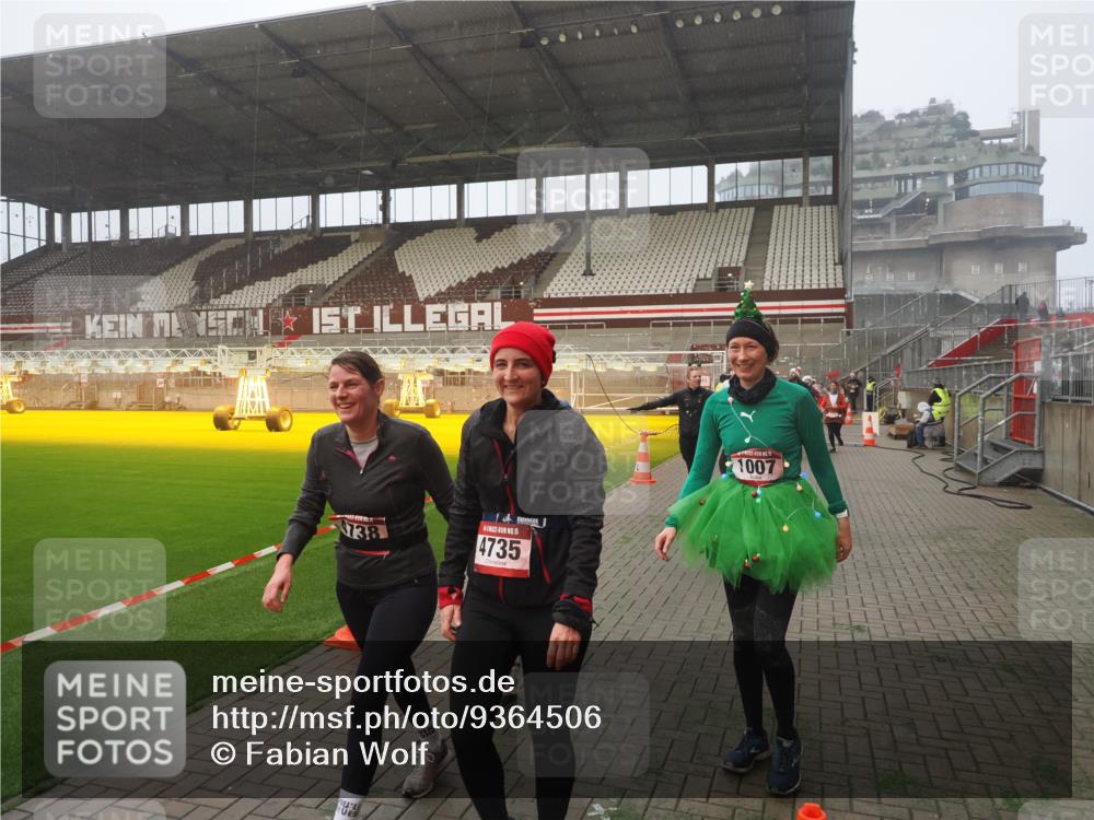 07.12.2025 - St. Pauli X-Mass-Run No. 15 Fabian Wolf http://msf.ph/oto/9364506 07.12.2025 10:06:53 Ziel 217, 366, 867, 972, 975, 1007, 1103, 1505, 1735, 1736, 2129, 3189, 3330, 3333, 3970, 3971, 4735, 4738 meine-sportfotos.de