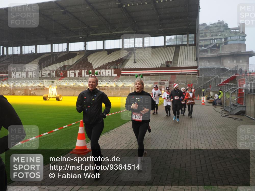 07.12.2025 - St. Pauli X-Mass-Run No. 15 Fabian Wolf http://msf.ph/oto/9364514 07.12.2025 10:06:56 Ziel 217, 366, 867, 972, 975, 1007, 1103, 1505, 1735, 1736, 2129, 3189, 3333, 4354, 4735, 4738 meine-sportfotos.de